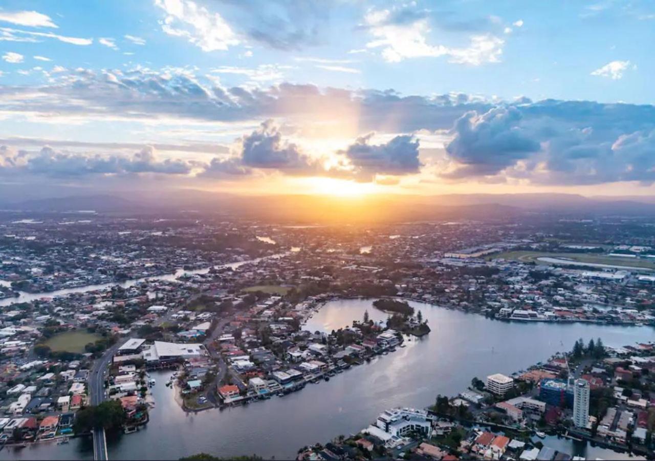 Sofitel Gold Coast Broadbeach Exteriör bild Aerial view of the Brisbane River