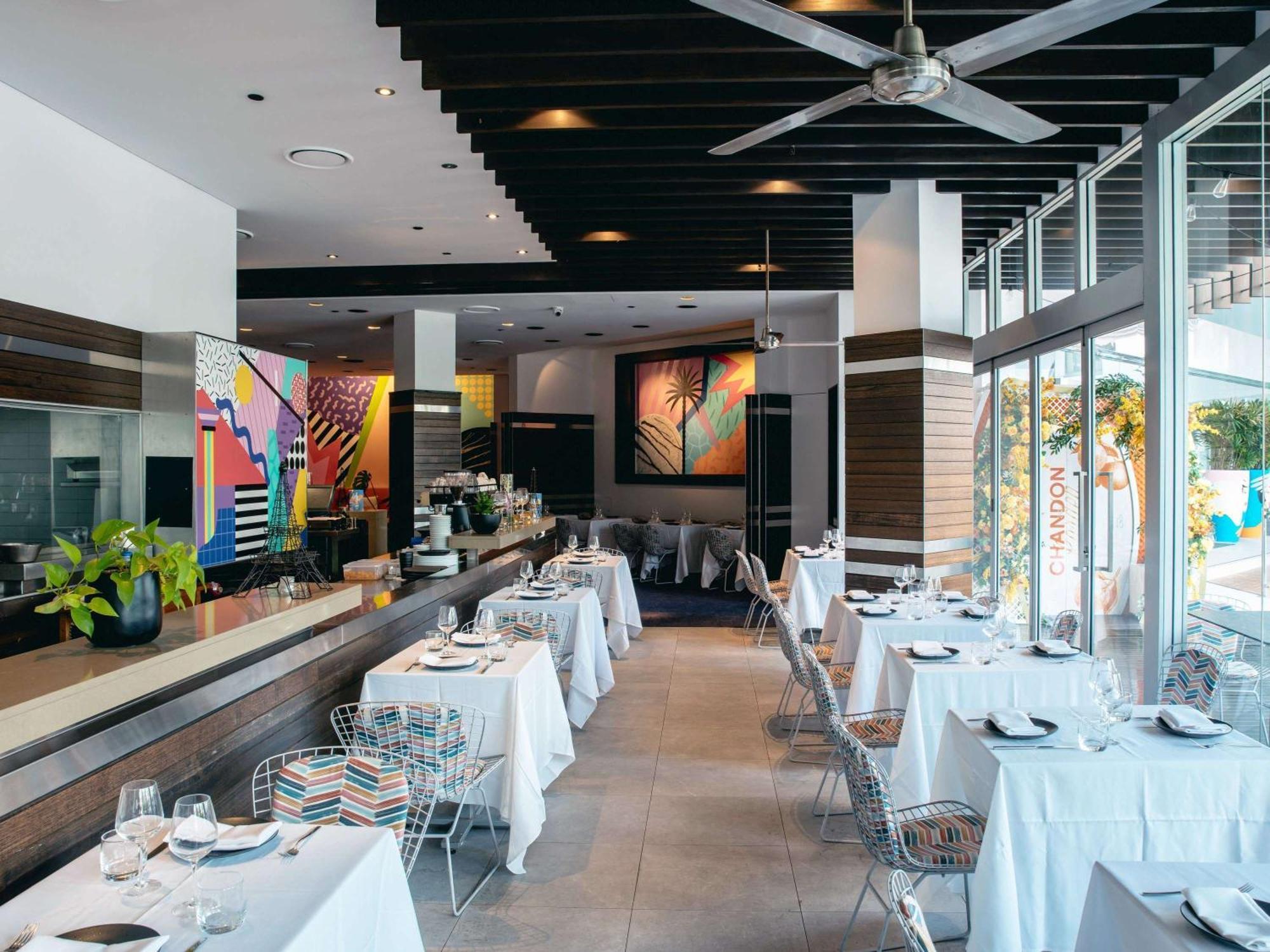 Sofitel Gold Coast Broadbeach Exteriör bild Interior of the restaurant