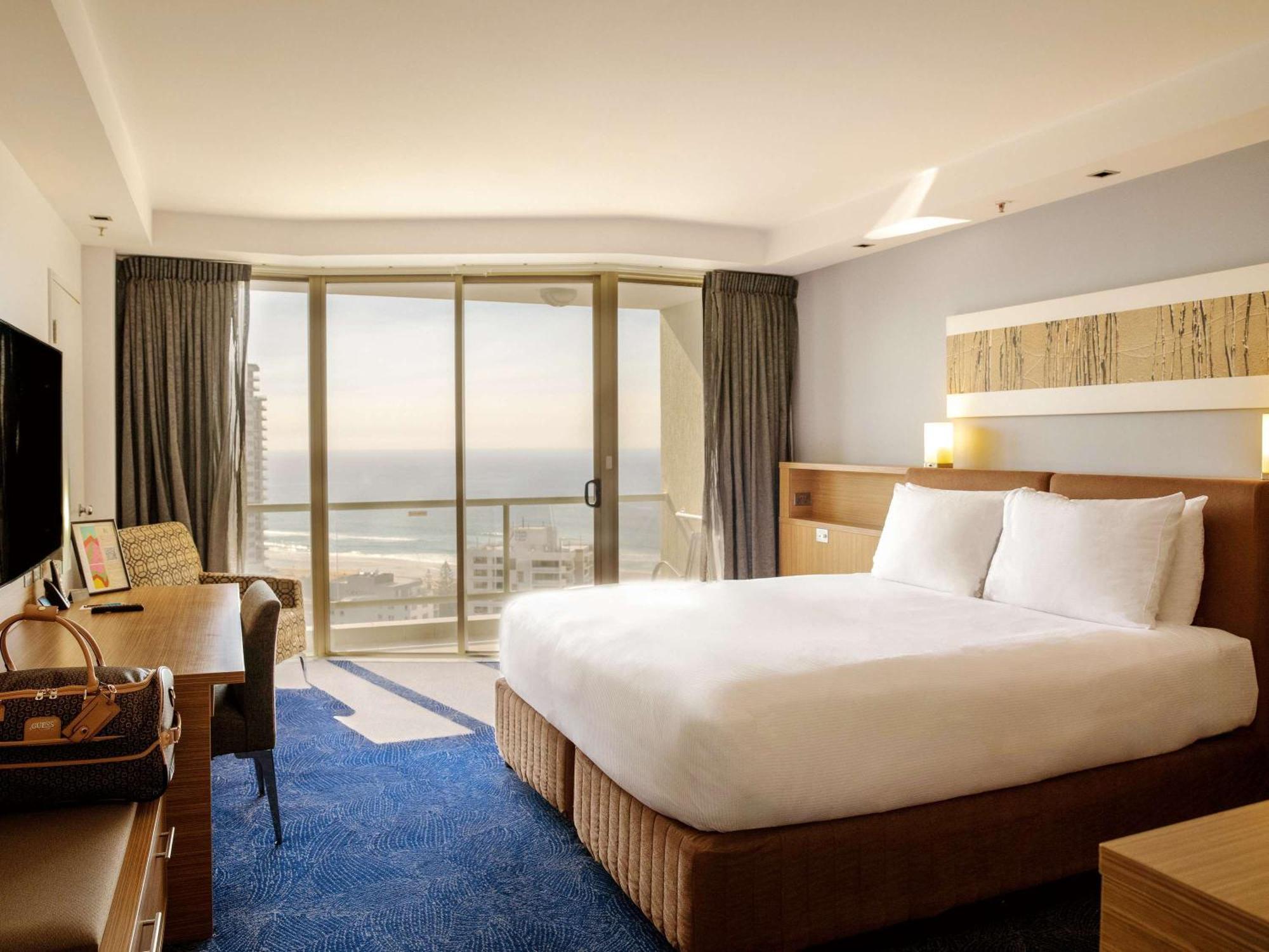 Sofitel Gold Coast Broadbeach Exteriör bild A guest room at Hilton Tel Aviv
