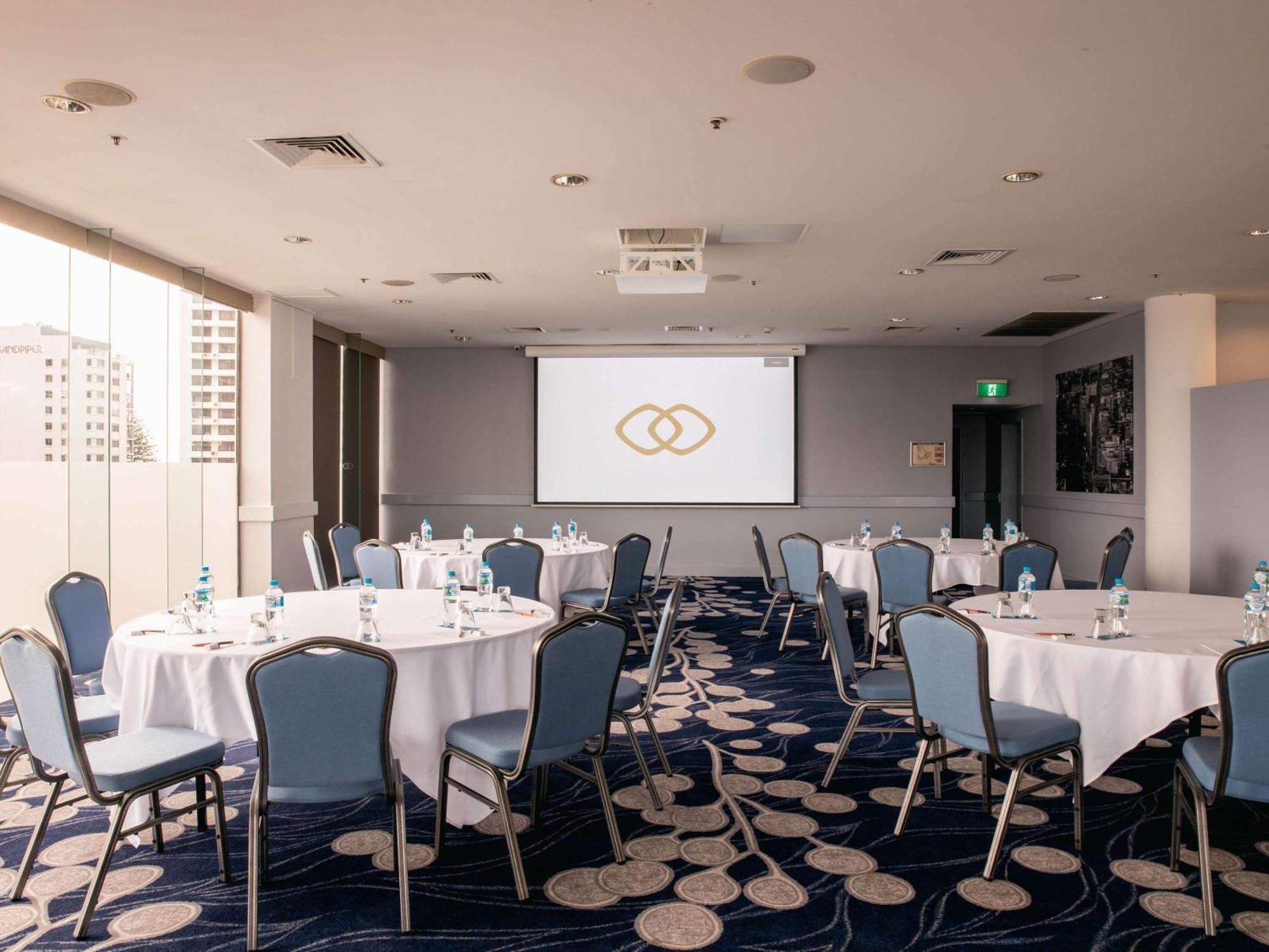 Sofitel Gold Coast Broadbeach Exteriör bild The meeting room at the hotel