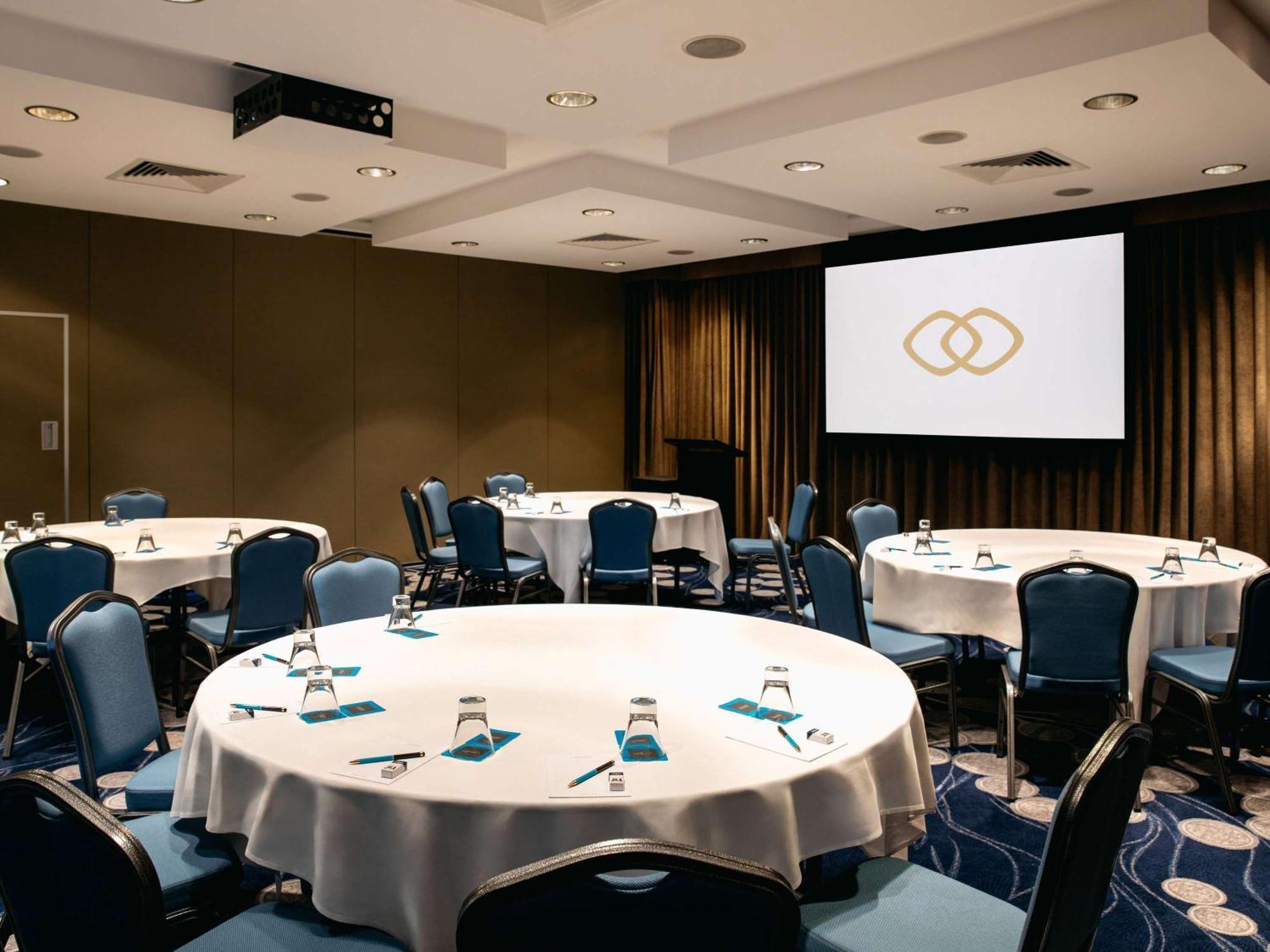 Sofitel Gold Coast Broadbeach Exteriör bild The meeting room