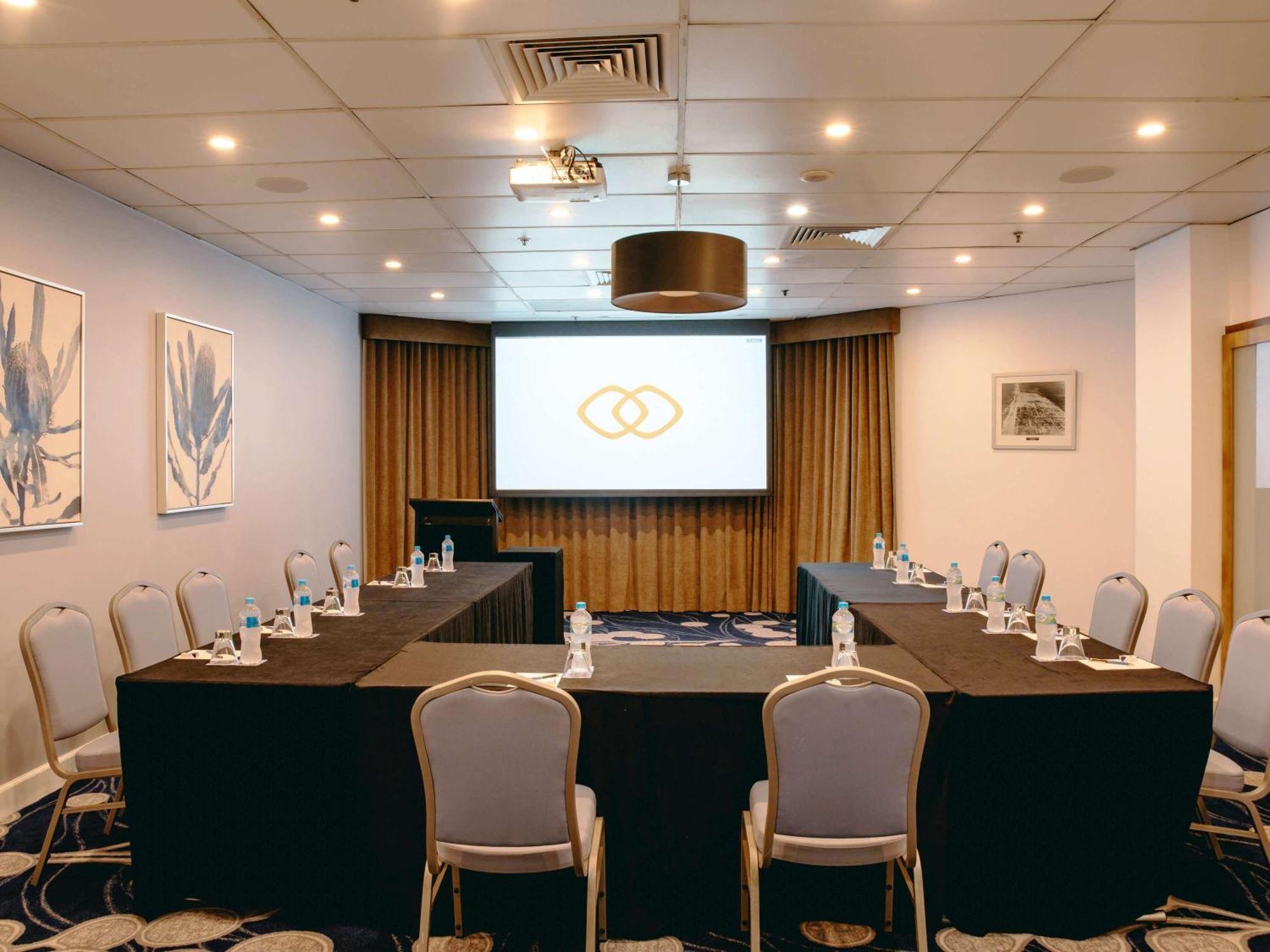 Sofitel Gold Coast Broadbeach Exteriör bild The meeting room at the hotel