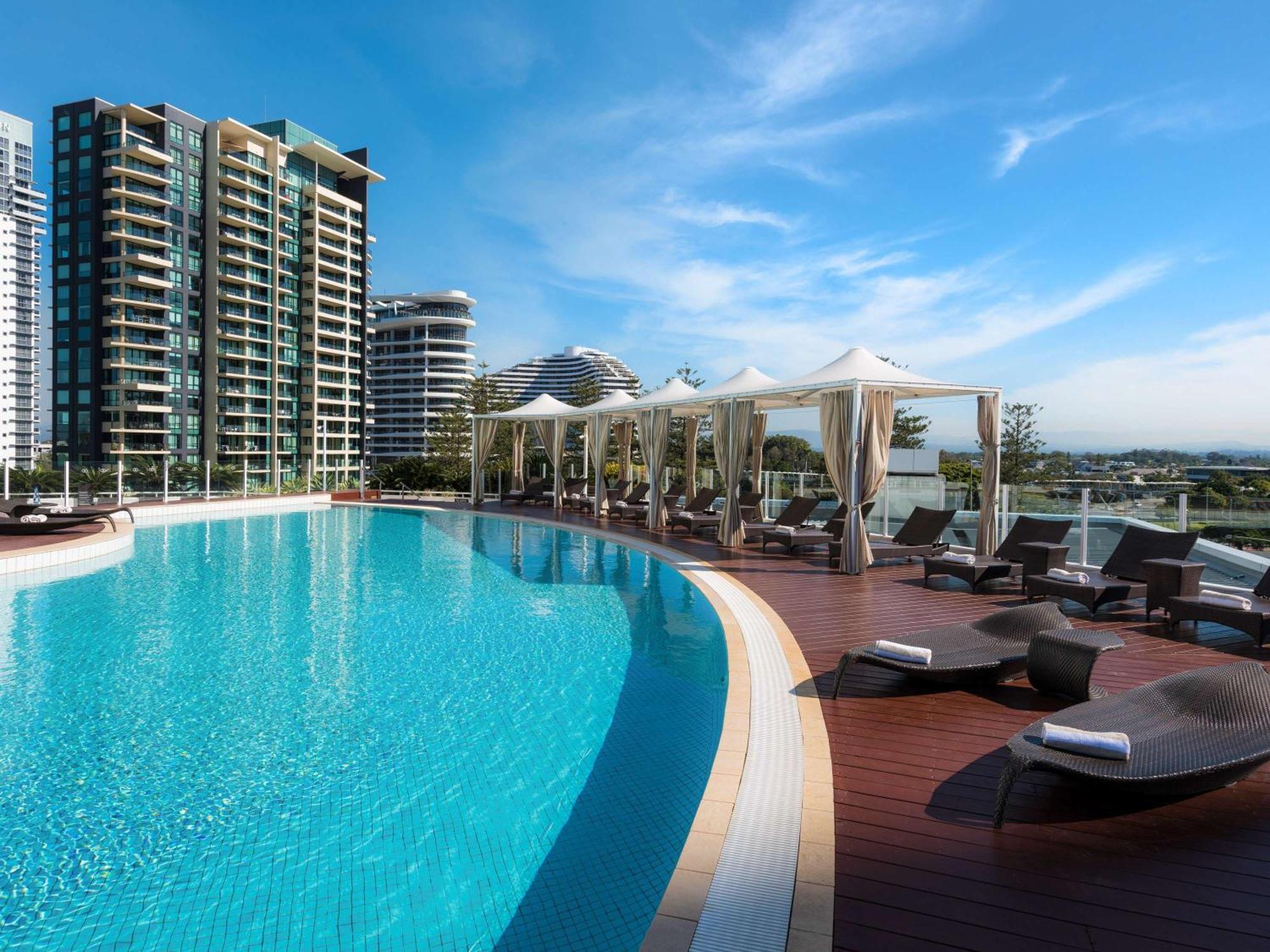 Sofitel Gold Coast Broadbeach Exteriör bild Skyline Residences