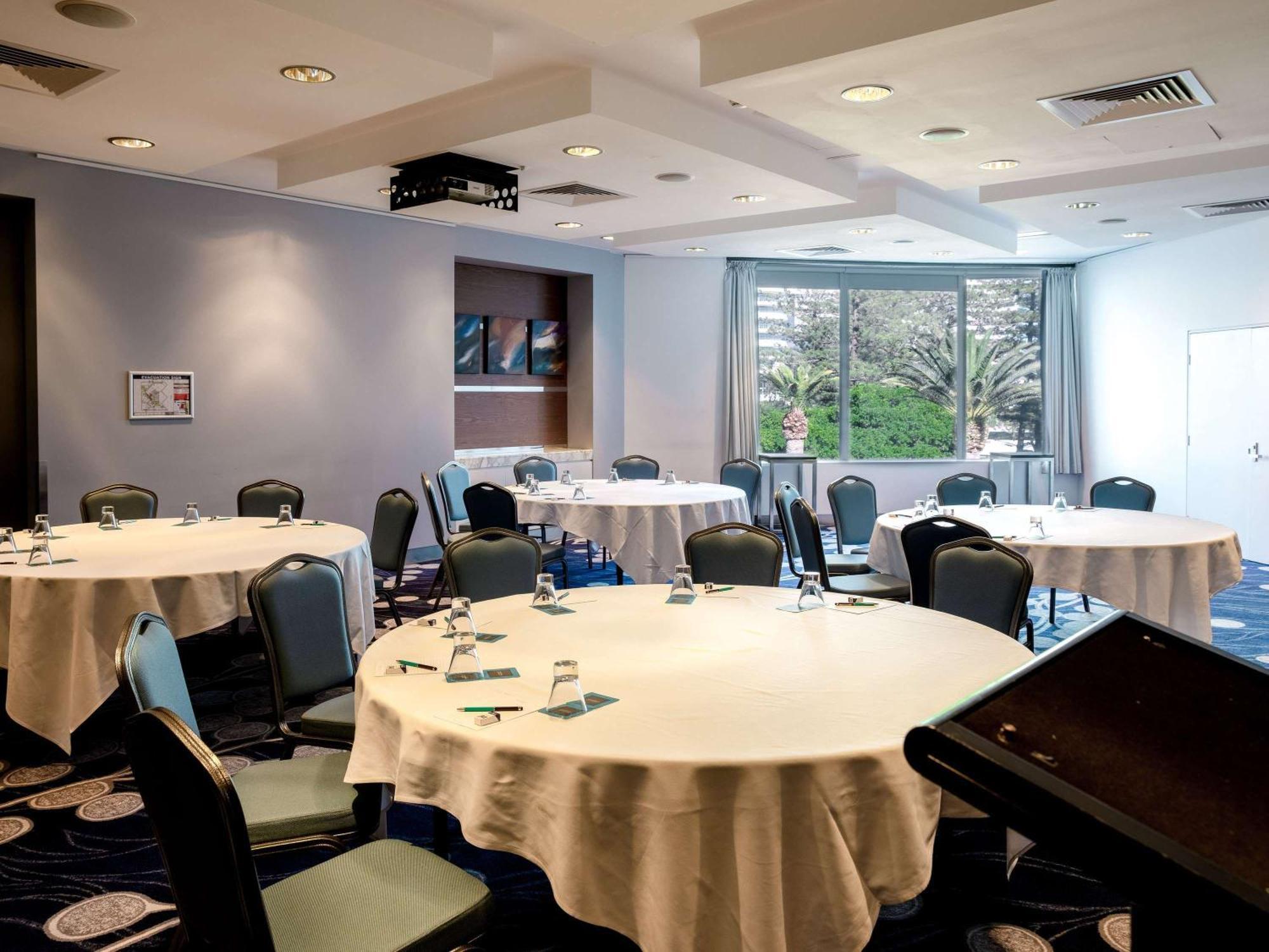 Sofitel Gold Coast Broadbeach Exteriör bild The meeting room