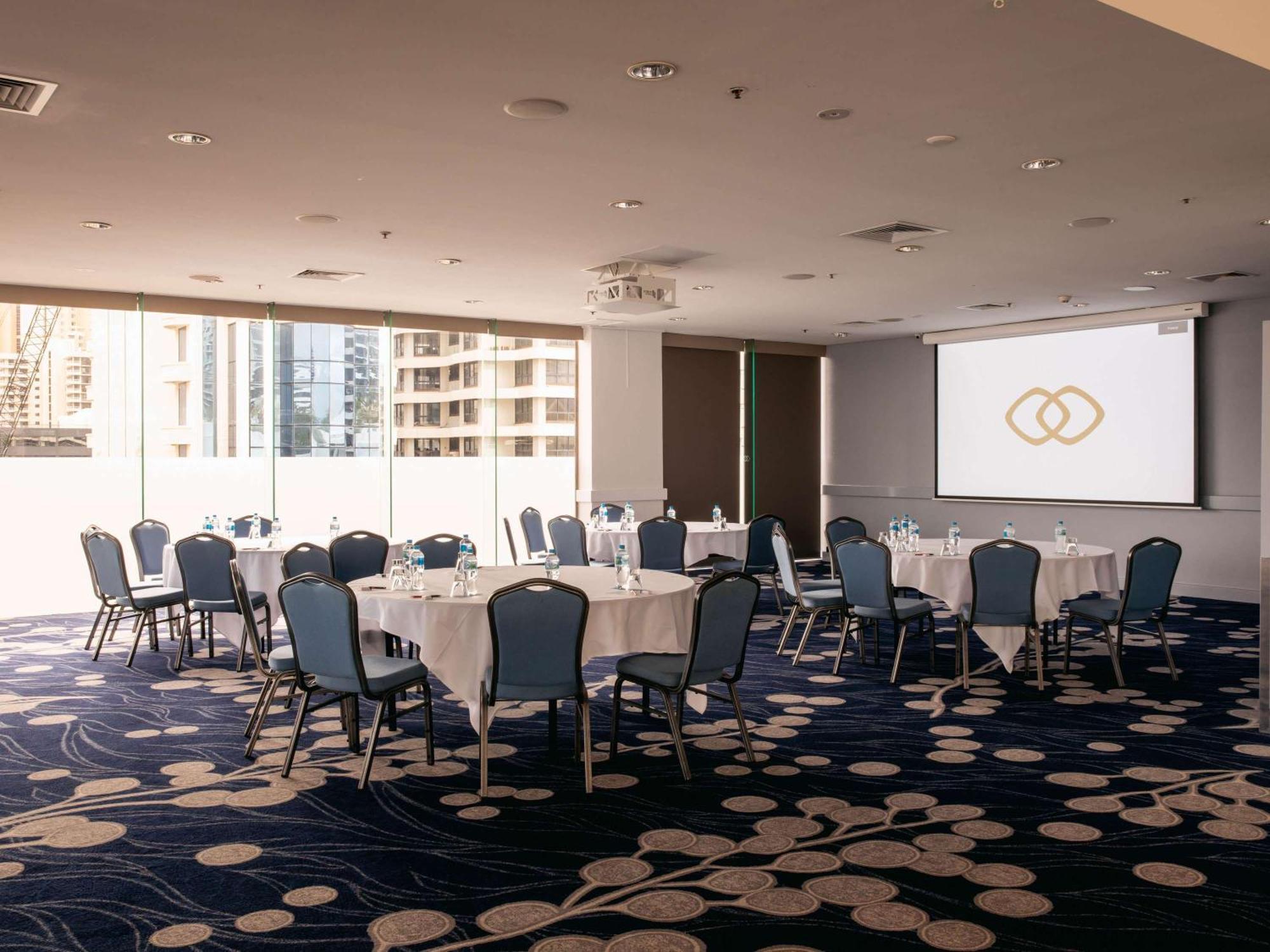 Sofitel Gold Coast Broadbeach Exteriör bild The Club's boardroom