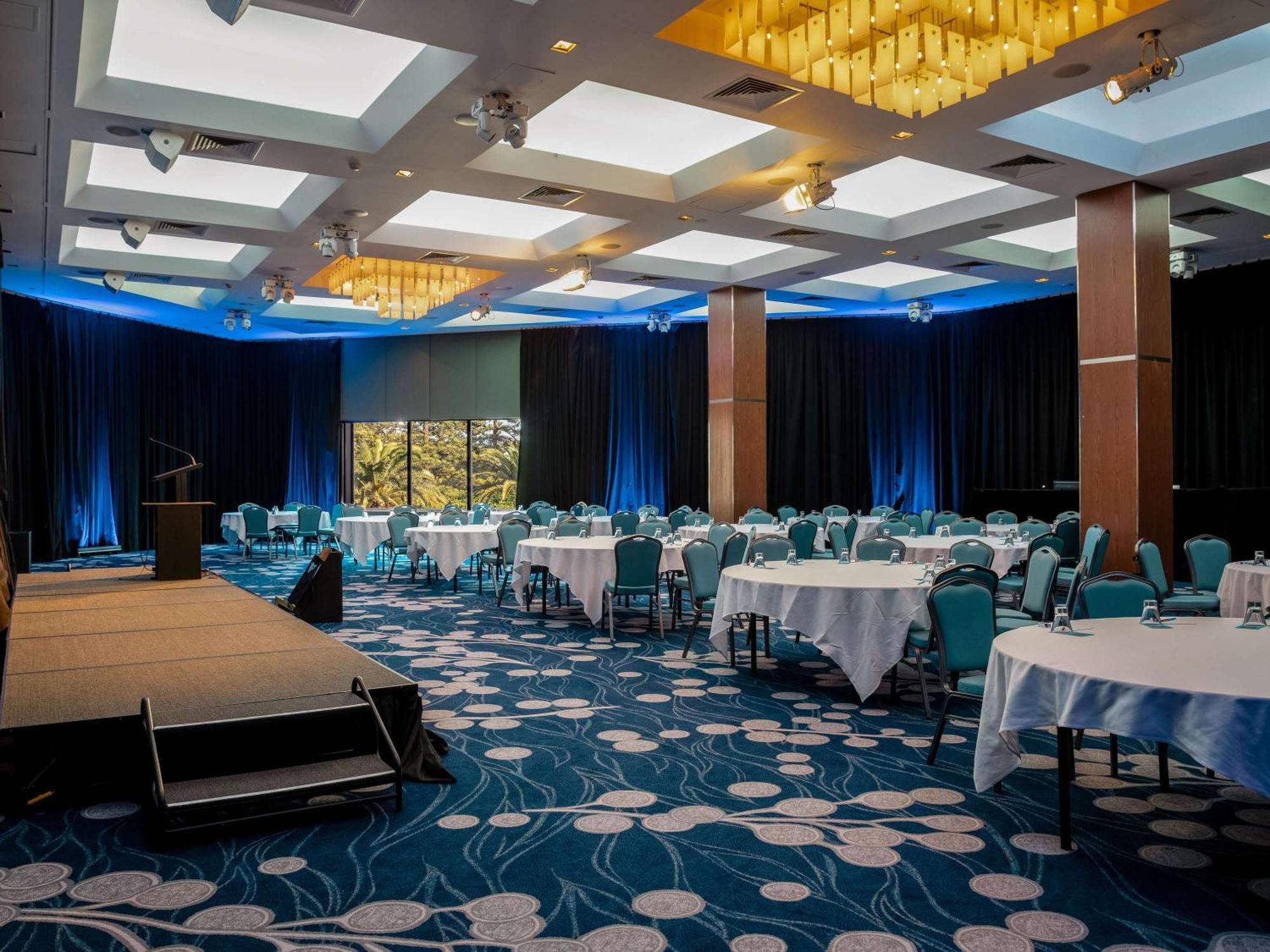 Sofitel Gold Coast Broadbeach Exteriör bild The ballroom at the Radisson Blu Hotel, Dublin Airport