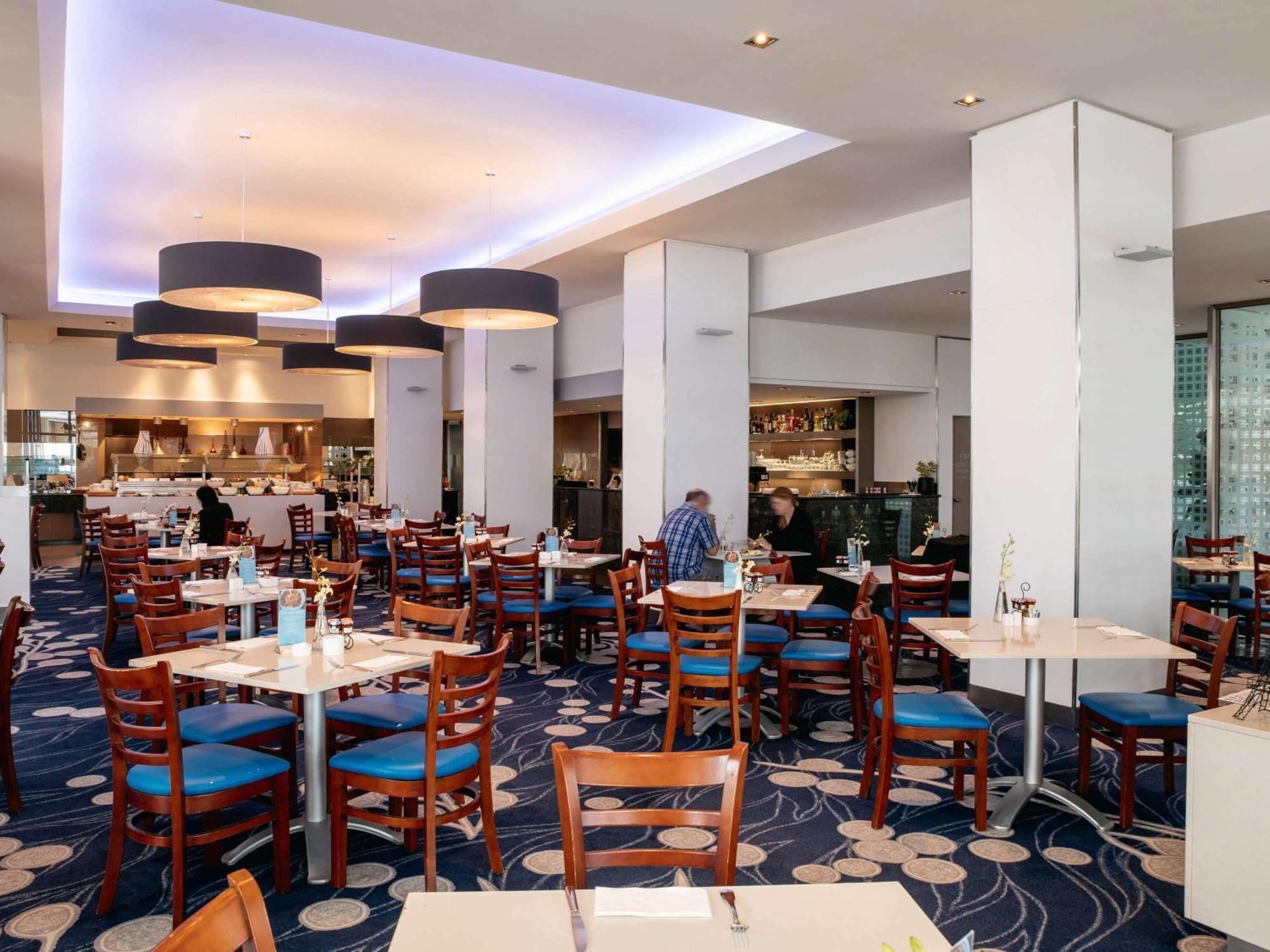 Sofitel Gold Coast Broadbeach Exteriör bild The restaurant at the hotel