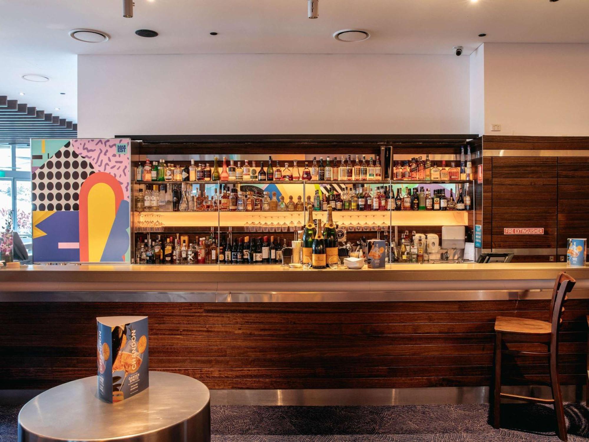 Sofitel Gold Coast Broadbeach Exteriör bild The bar at the National Theatre