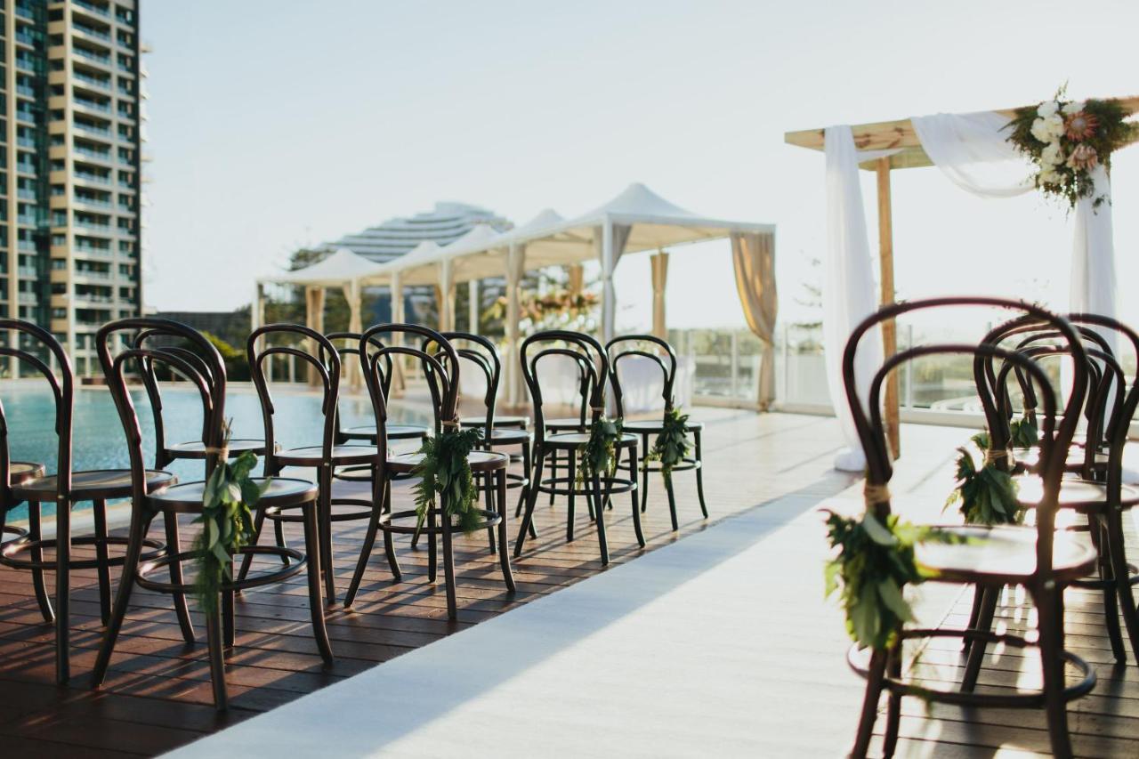 Sofitel Gold Coast Broadbeach Exteriör bild The rooftop at the Hilton San Diego Bayfront